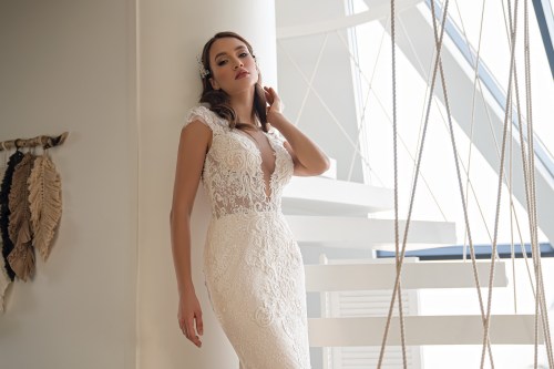 https://elisebride.ro/images/stories/virtuemart/product/MARYAM             (10).jpg